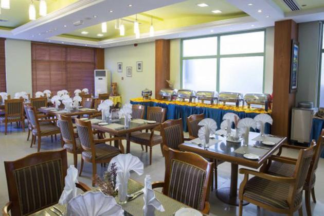 Safeer Plaza Hotel Muscat Exteriör bild