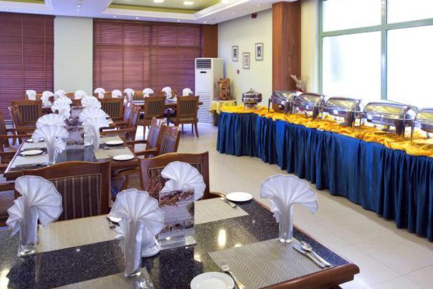Safeer Plaza Hotel Muscat Exteriör bild