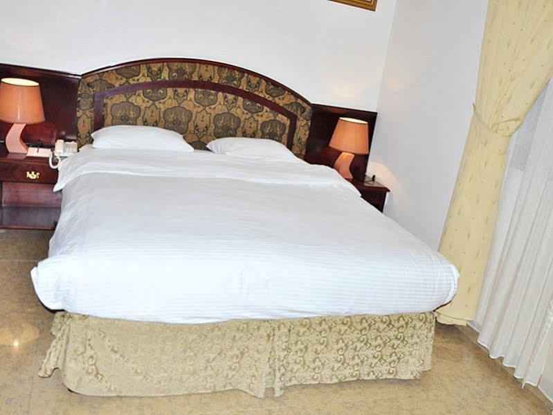 Safeer Plaza Hotel Muscat Exteriör bild